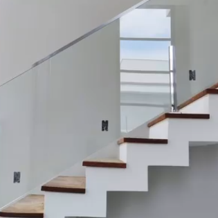 Escadas com Guarda-Corpo de Vidro